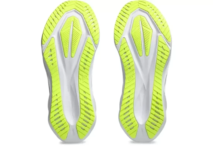 NOVABLAST 5 ASICS TRACK CLUB