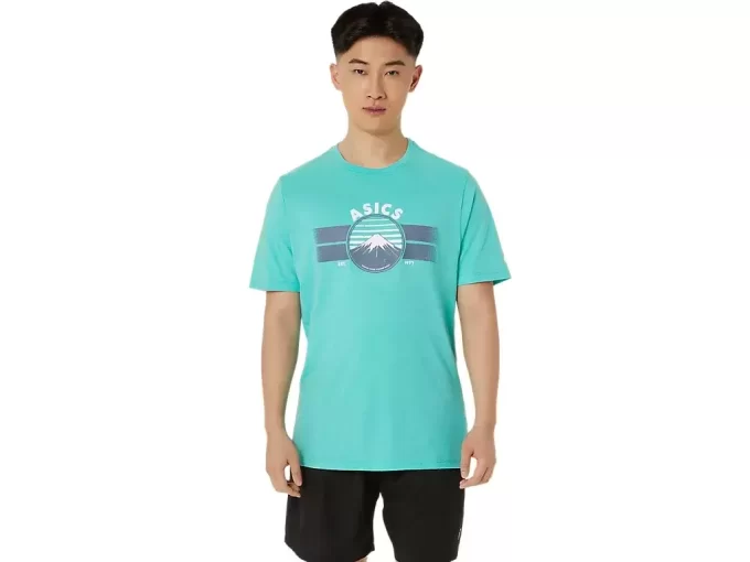 UNISEX ASICS EST 1977 MOUNTAIN TEE UNISEX ASICS EST 1977 MOUNTAIN TEE